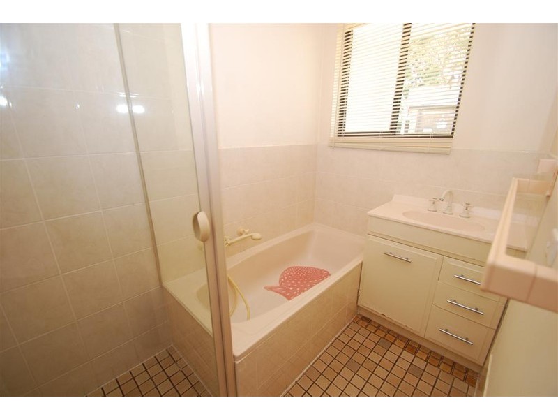 1 Devon Crescent, Happy Valley SA 5159