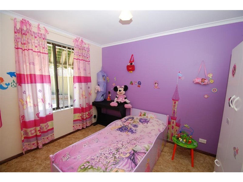 1 Devon Crescent, Happy Valley SA 5159