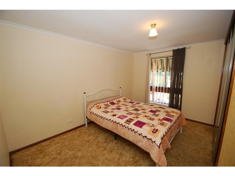 1 Devon Crescent, Happy Valley SA 5159