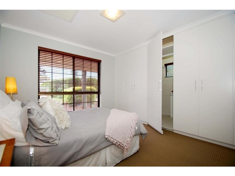 23 Rogana Crescent, Hallett Cove SA 5158