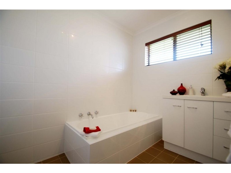 23 Rogana Crescent, Hallett Cove SA 5158