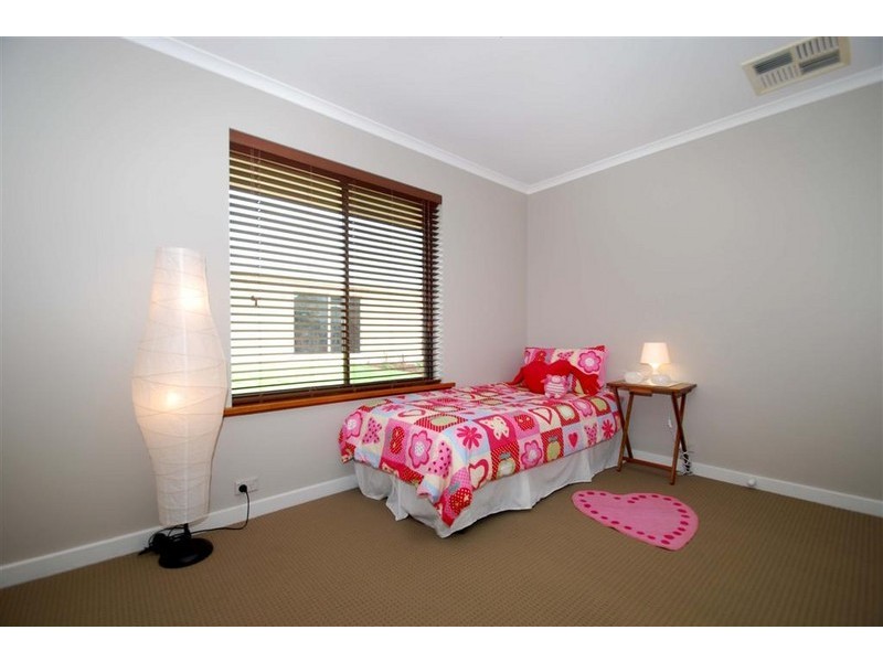 23 Rogana Crescent, Hallett Cove SA 5158