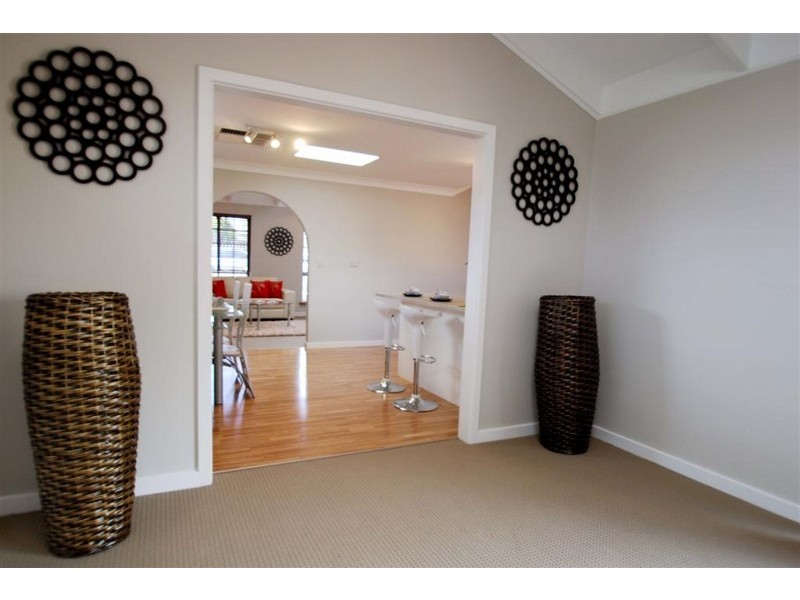 23 Rogana Crescent, Hallett Cove SA 5158