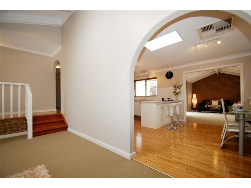 23 Rogana Crescent, Hallett Cove SA 5158