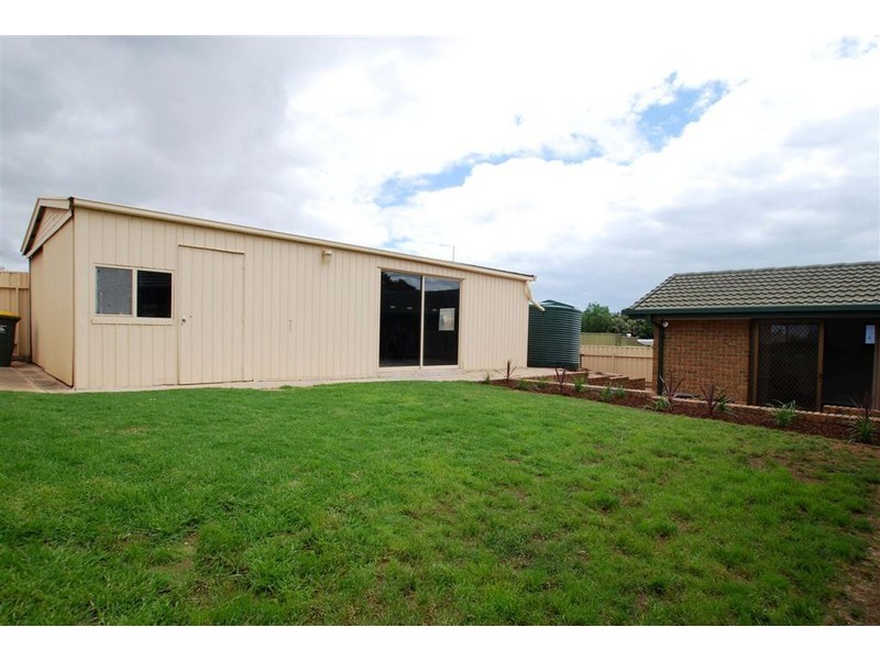 23 Rogana Crescent, Hallett Cove SA 5158