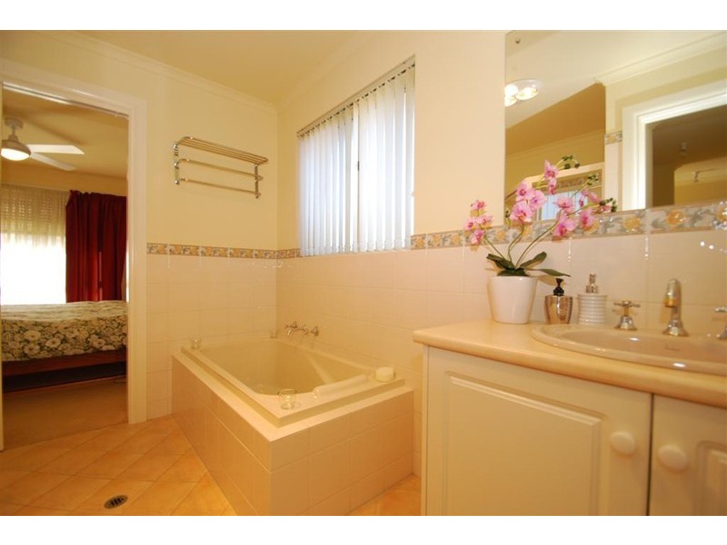 1/11 Alana Walk, Woodcroft SA 5162