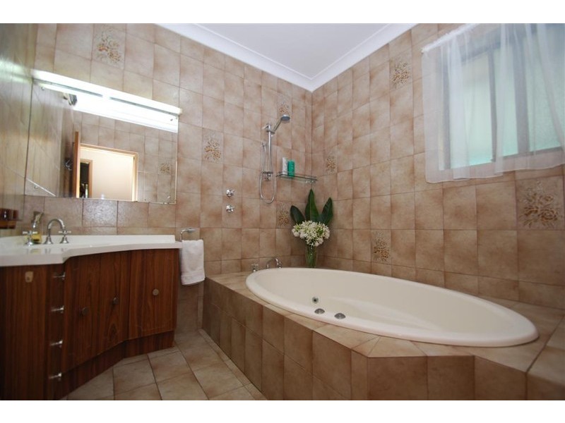 5 Iona Road, Aberfoyle Park SA 5159