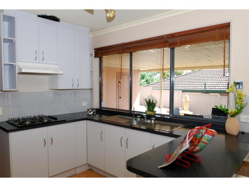 9 Lennon Drive, Woodcroft SA 5162