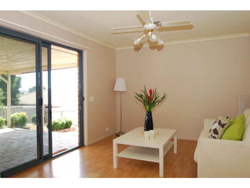 9 Lennon Drive, Woodcroft SA 5162