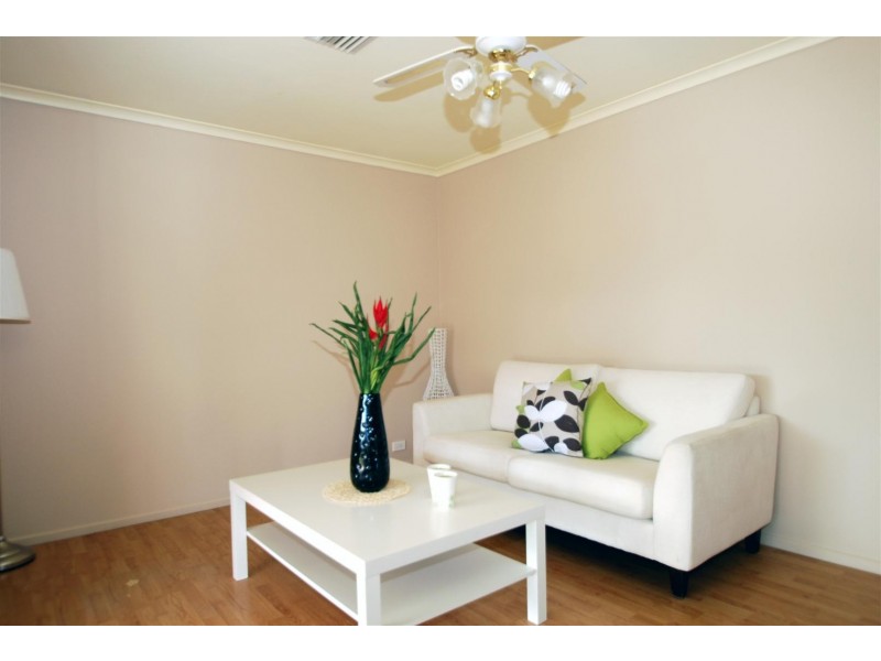 9 Lennon Drive, Woodcroft SA 5162