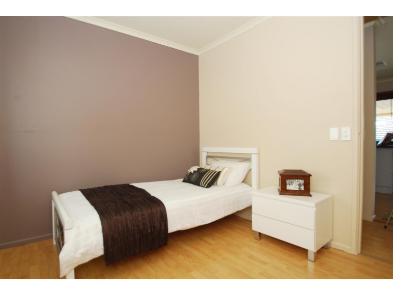 9 Lennon Drive, Woodcroft SA 5162