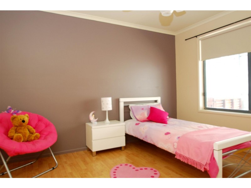 9 Lennon Drive, Woodcroft SA 5162