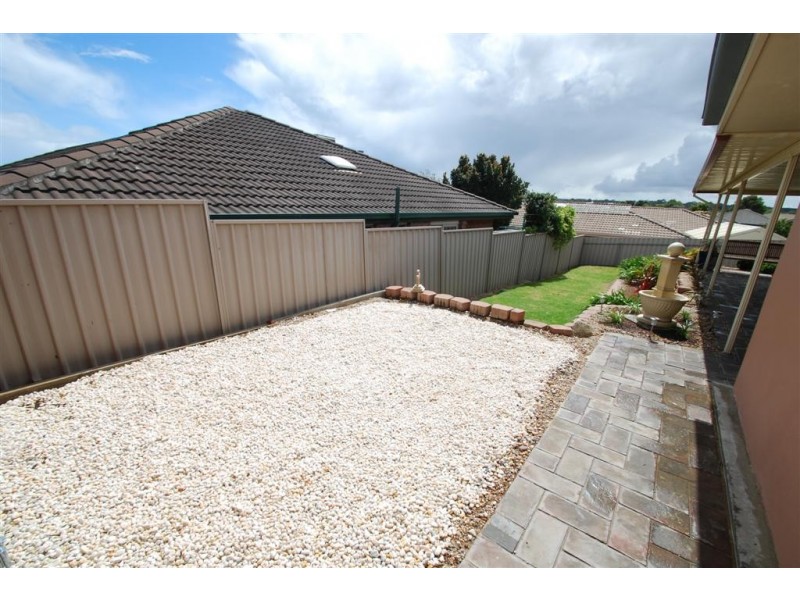 9 Lennon Drive, Woodcroft SA 5162