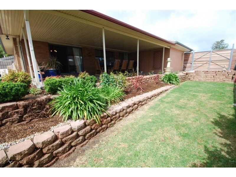 9 Lennon Drive, Woodcroft SA 5162