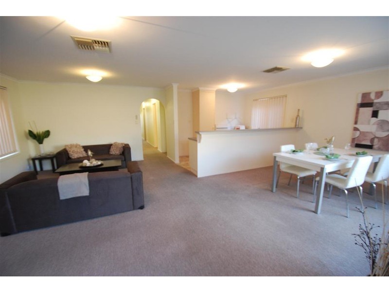 4 Padthaway Court, Woodcroft SA 5162