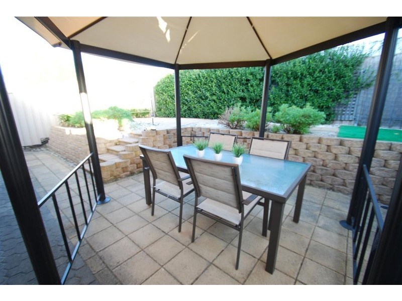 4 Padthaway Court, Woodcroft SA 5162