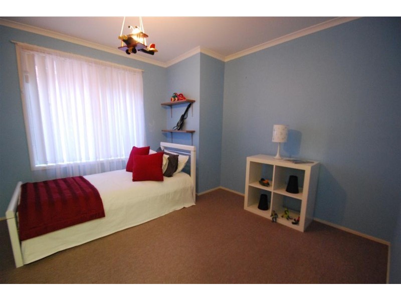 4 Padthaway Court, Woodcroft SA 5162