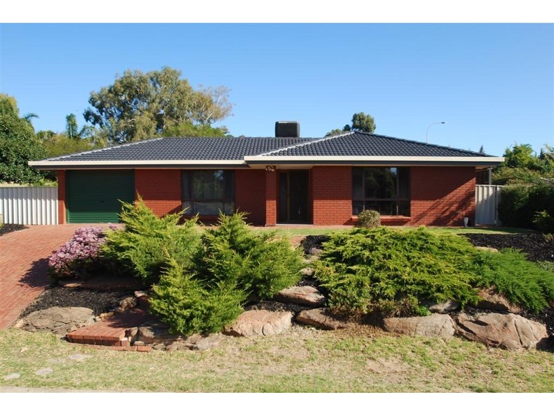 2 Ash Street, Aberfoyle Park SA 5159