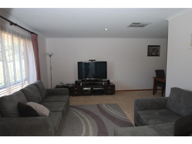 2 Ash Street, Aberfoyle Park SA 5159