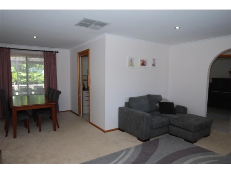 2 Ash Street, Aberfoyle Park SA 5159