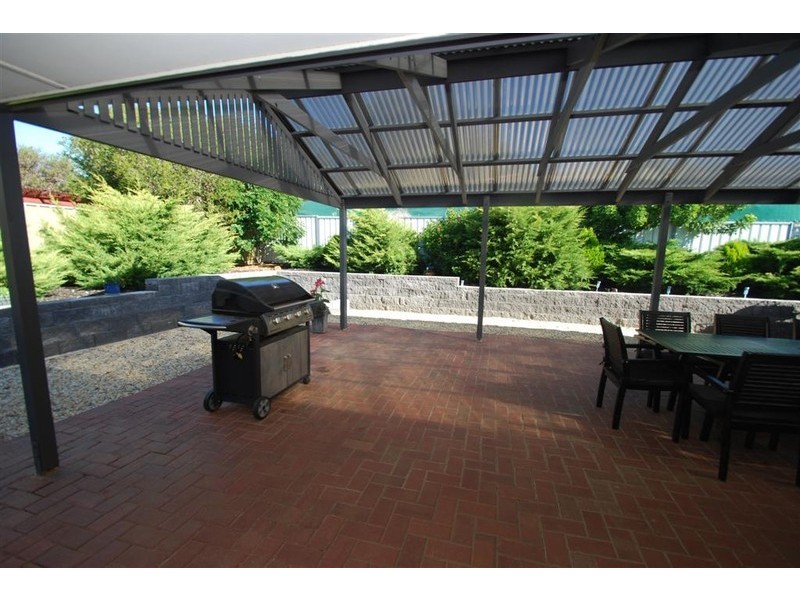 2 Ash Street, Aberfoyle Park SA 5159