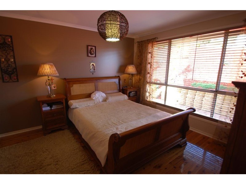 1 Valley Ct, Sheidow Park SA 5158