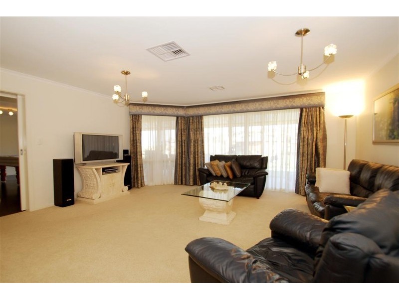 20 St Vincent Cct (off Islington Drive), Sheidow Park SA 5158