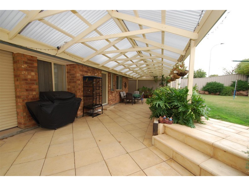 15 Lavender Grove, Seaford Rise SA 5169