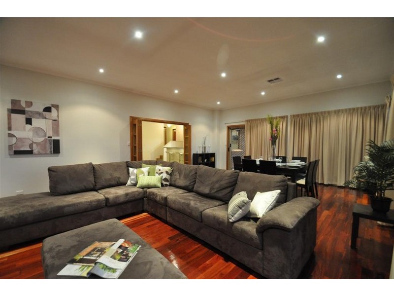 6 Headland Cres, Woodcroft SA 5162