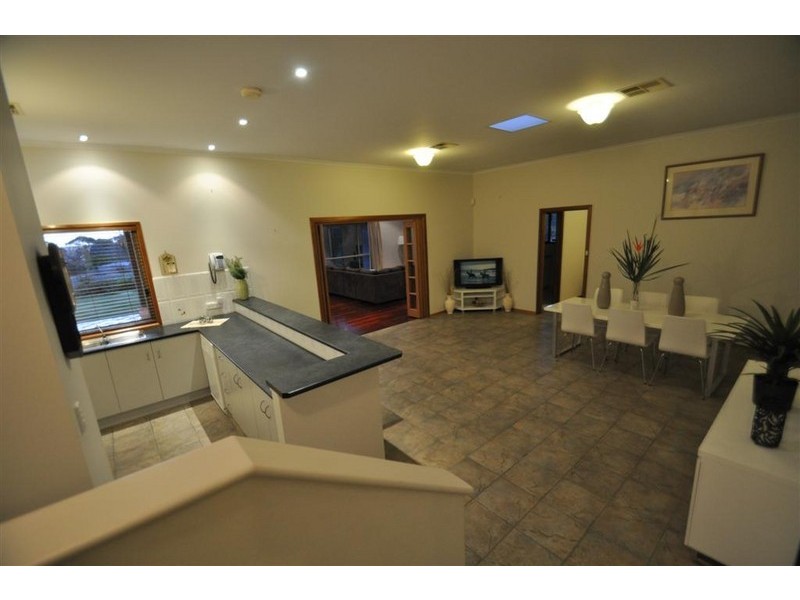 6 Headland Cres, Woodcroft SA 5162