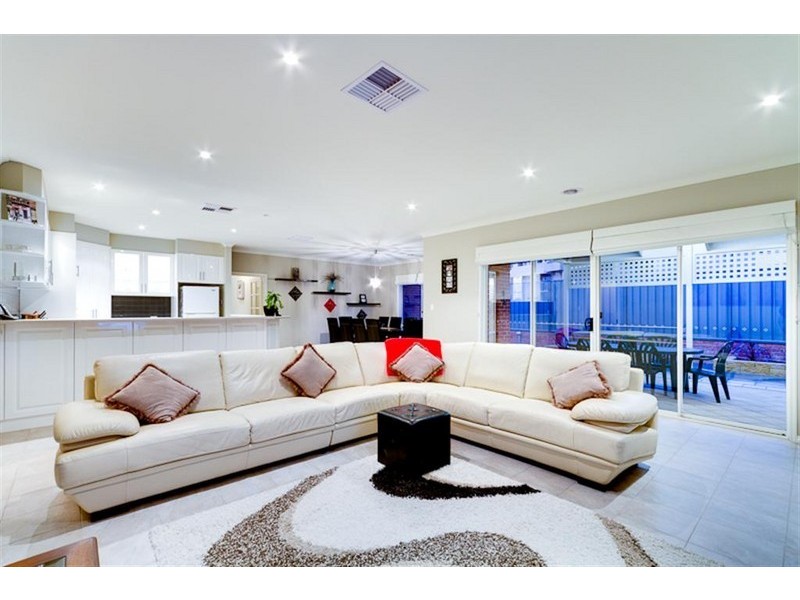 1 Longleaf Court, Flagstaff Hill SA 5159