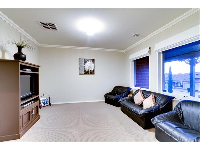 1 Longleaf Court, Flagstaff Hill SA 5159