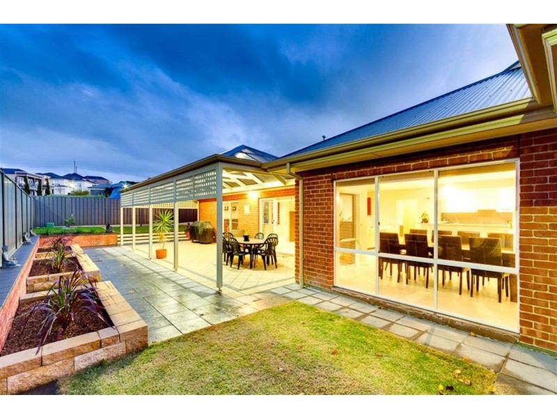 1 Longleaf Court, Flagstaff Hill SA 5159