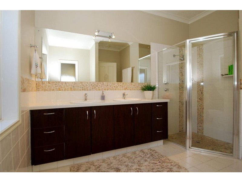 1 Longleaf Court, Flagstaff Hill SA 5159