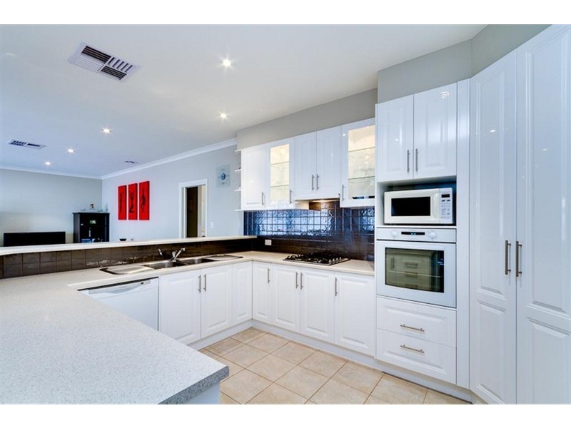 1 Longleaf Court, Flagstaff Hill SA 5159