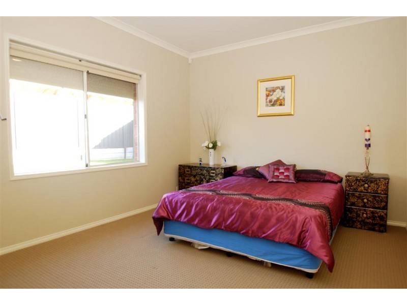 1 Longleaf Court, Flagstaff Hill SA 5159