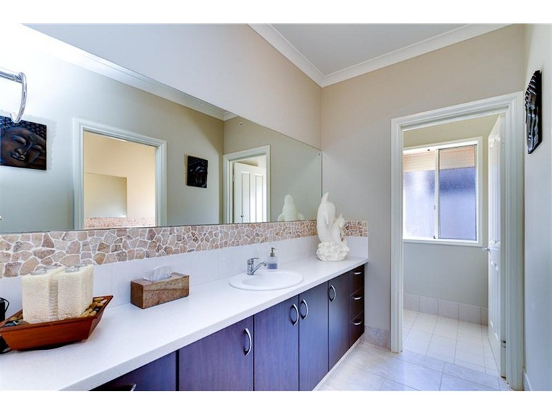 1 Longleaf Court, Flagstaff Hill SA 5159