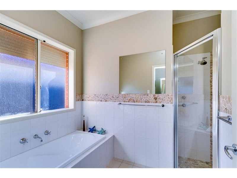 1 Longleaf Court, Flagstaff Hill SA 5159