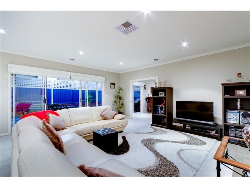 1 Longleaf Court, Flagstaff Hill SA 5159