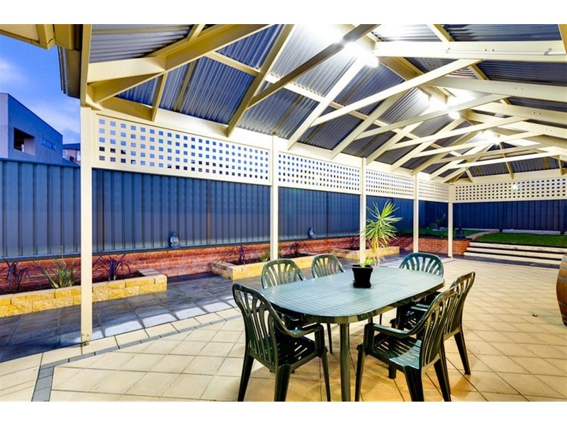 1 Longleaf Court, Flagstaff Hill SA 5159