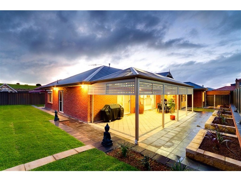 1 Longleaf Court, Flagstaff Hill SA 5159