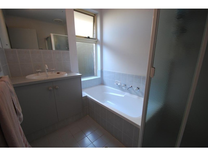 17 Bordeaux Drive, Woodcroft SA 5162