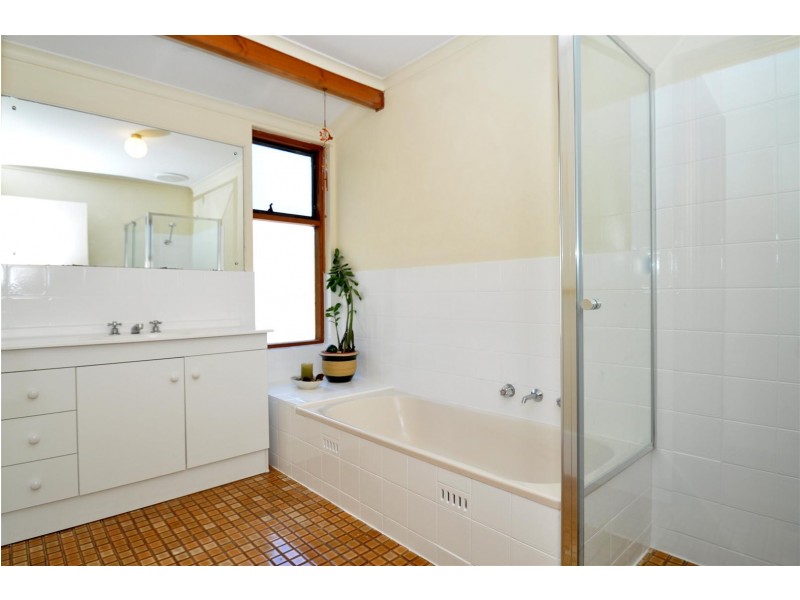36 Jade Crescent, Happy Valley SA 5159