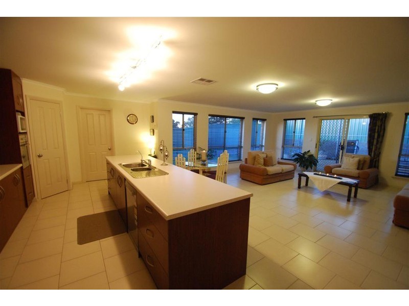 11 Ambrosini Court, Woodcroft SA 5162