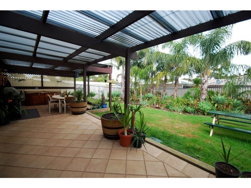 4 Southbound Avenue, Aberfoyle Park SA 5159