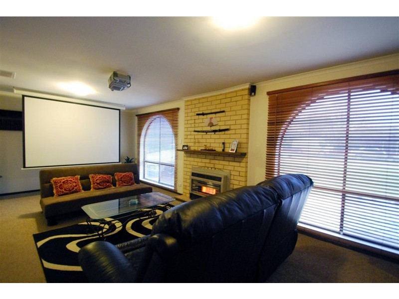 4 Southbound Avenue, Aberfoyle Park SA 5159