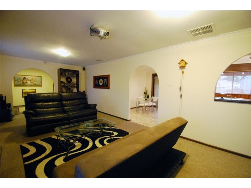 4 Southbound Avenue, Aberfoyle Park SA 5159