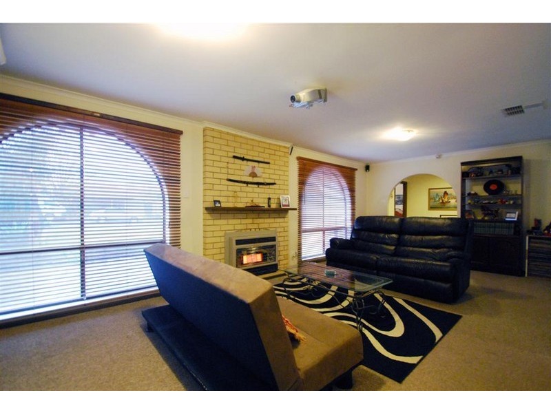 4 Southbound Avenue, Aberfoyle Park SA 5159