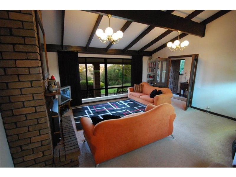 8 Mark Court, O’halloran Hill SA 5158