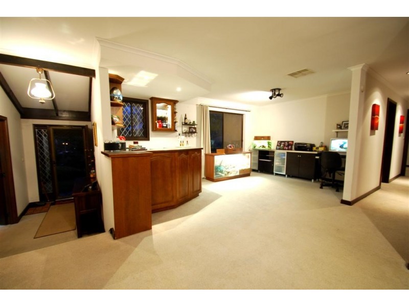 8 Mark Court, O’halloran Hill SA 5158